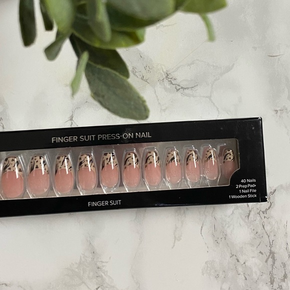 Fingersuit press on nails _ Rough Street . - Picture 7 of 10